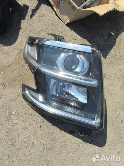 Фара правая Chevrolet Tahoe 2014
