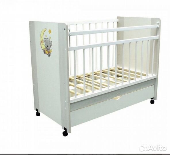 Детская кроватка с маятником и ящиком