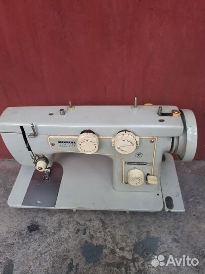 Швейная машина Подольск 142
