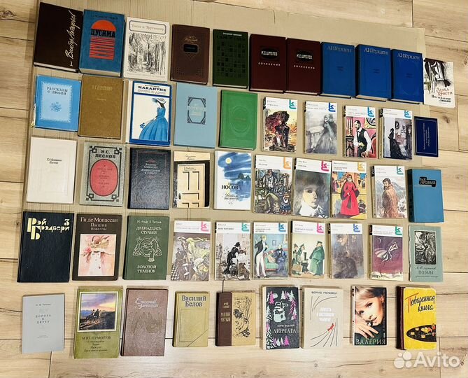 Книги много разные