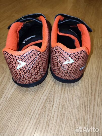 Детские футбольные бутсы сороконожки