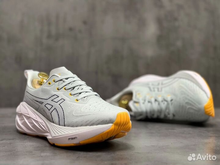 Кроссовки asics novablast