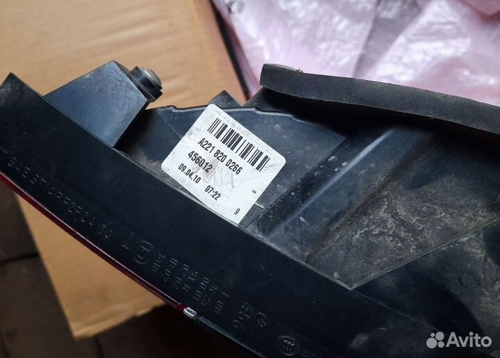 Задний правый фонарь Mercedes A2218200266