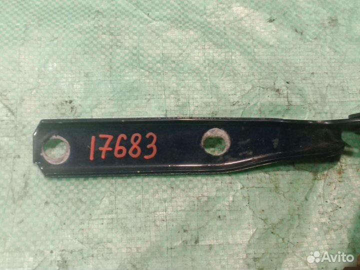 Петля капота левая Volkswagen Passat B5