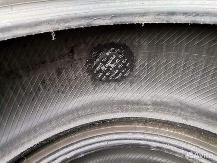 Yokohama Advan Sport V105 235/50 R19 99W