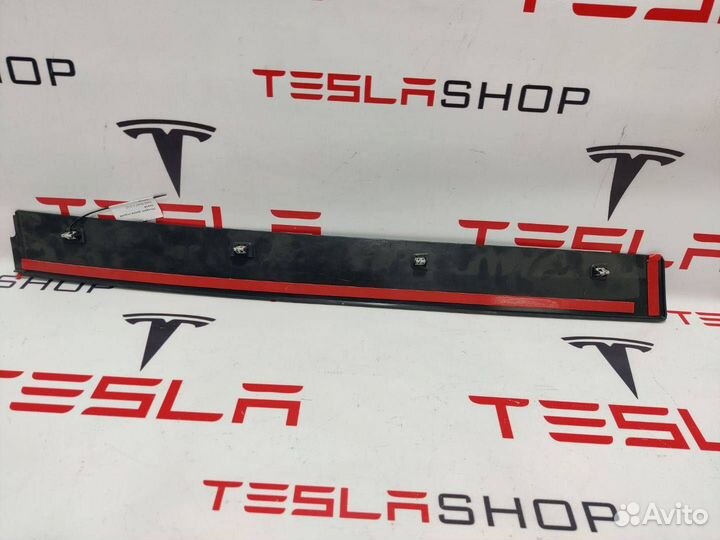 Молдинг двери задней левой Tesla Model X 2019