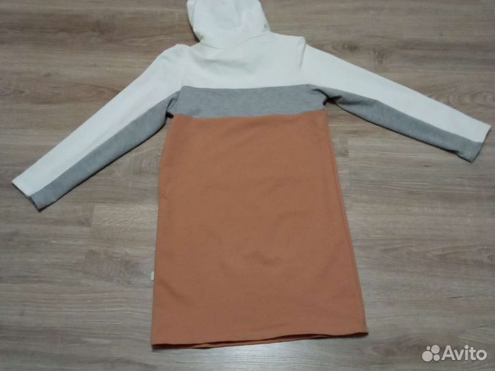 Платье с капюшоном 152 см