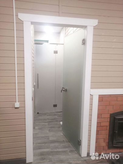 Стеклянная дверь на заказ от 3 дней