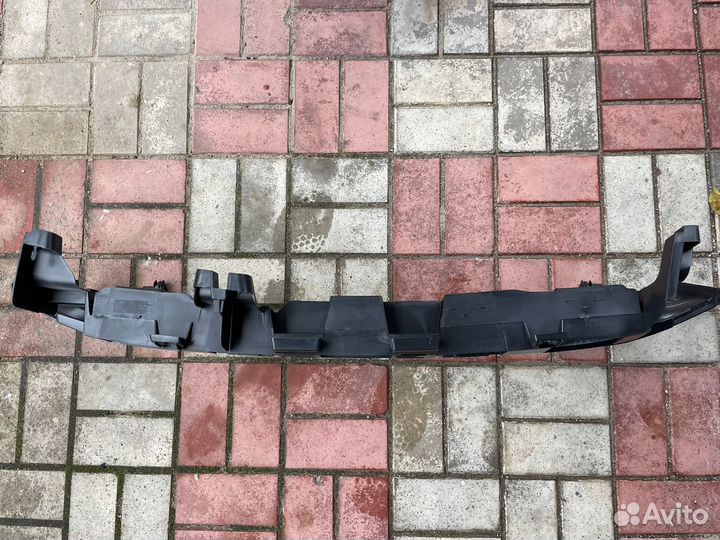 Продам решетку В передний бампер на рено логан 2