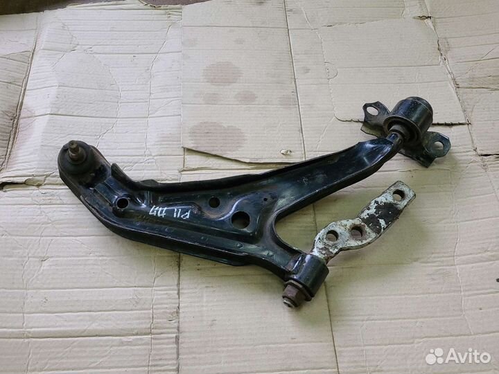 Рычаг передний нижний правый Nissan Primera P11