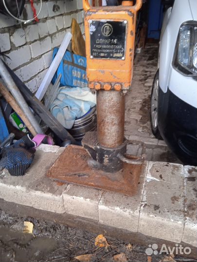 Домкрат гидравлический