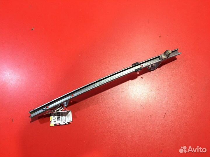 Направляющая стекла двери передняя правая Opel