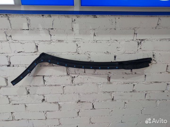 Уплотнитель двери задний левый Land Rover Range