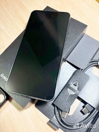 Samsung Galaxy S23, 8/256 ГБ