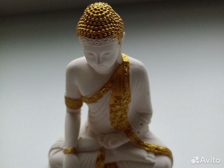 Статуэтка будды