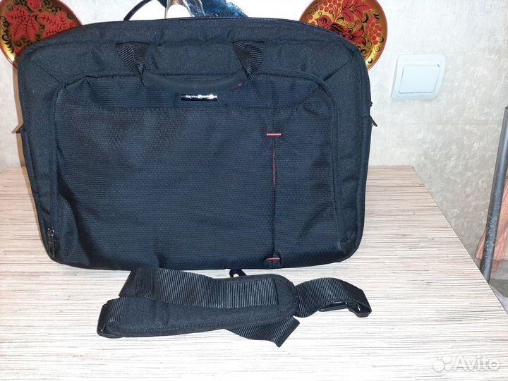 Сумка для ноутбука фирмы samsonite
