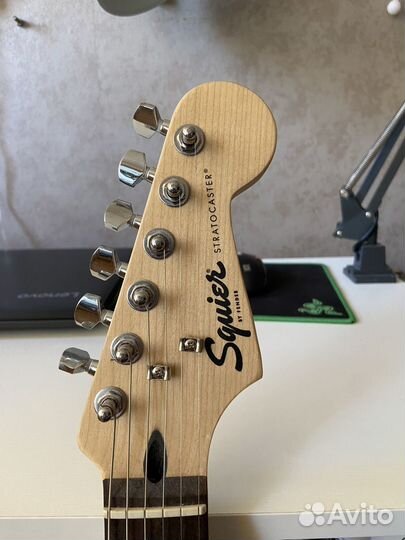 Электрогитара Fender Squier Bullet Strat