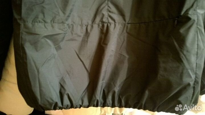 Куртка черная на молнии с капюшоном