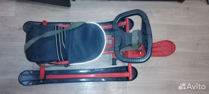 Детский снегокат со спинкой