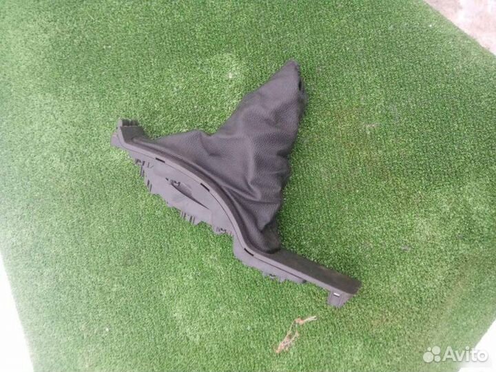 Кожух рычага ручника Ford Focus 2012