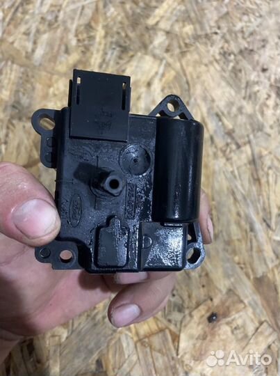 Моторчик заслонки печки ford focus 1