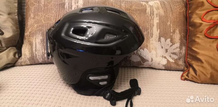 Горнолыжный шлем