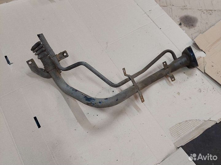 Горловина топливного бака Nissan Primera P11