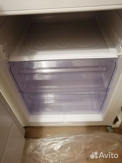 Встраиваемый холодильник Zanussi