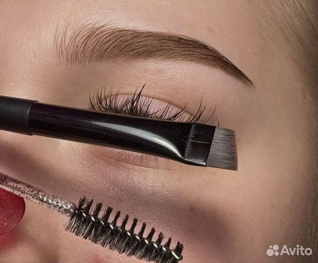 Мастер бровист