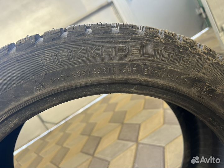 Nokian Tyres Hakkapeliitta 9 235/45 R18