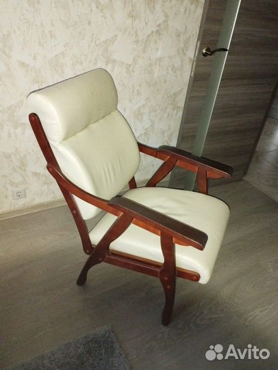 Кожанное кресло