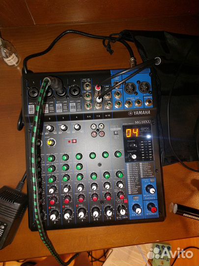 Микшер микшерный пульт Yamaha MG10XU