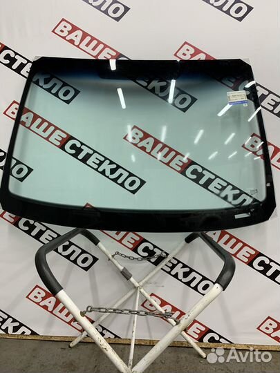 Лобовое стекло Lexus CT200H