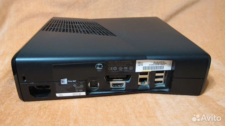 Xbox 360 slim freeboot + 2 джойстика + кинект