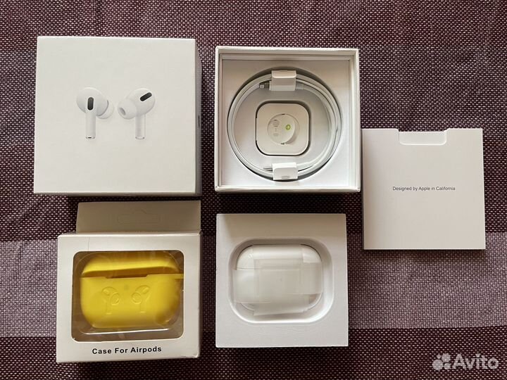 Наушники Apple AirPods Pro MagSafe Charging Case