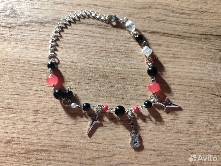 Красный браслет на заказ