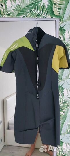 Гидрокостюм женский 2.5 мм. 