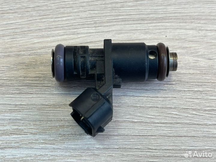 Форсунка топливная Skoda Rapid