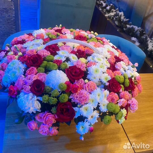 Цветы в корзине