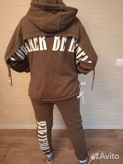 Спортивный костюм