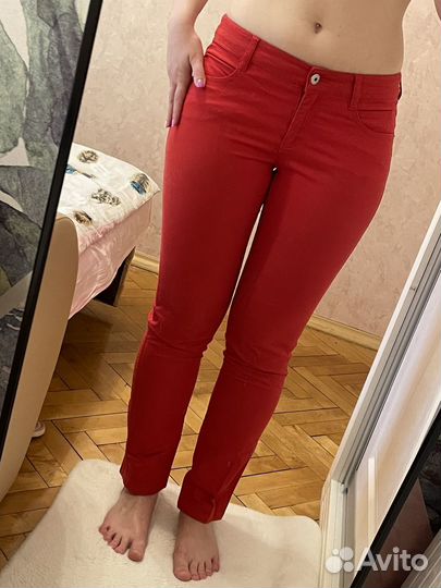 Красные брюки