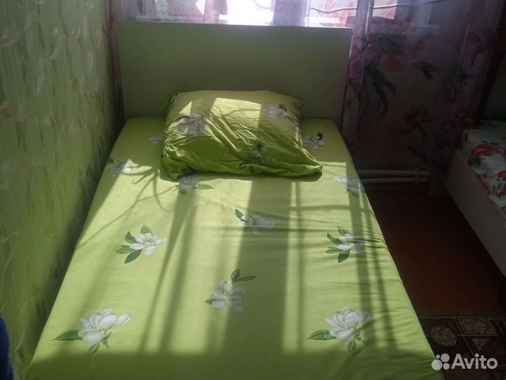 Кровать с матрасом 90х200 бу