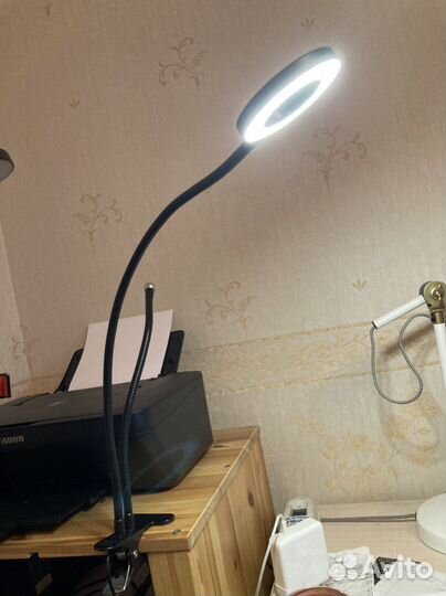 Компьютерная лампа, прекрепляеттся к столу