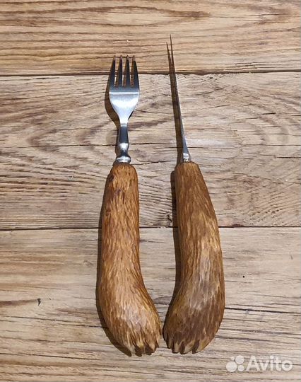 Вилка и нож для мяса с резной деревянной ручкой