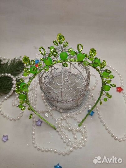 Корона нежно зелёного цвета