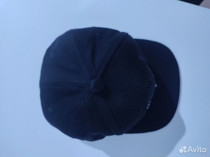 Кепка с прямым козырьком с надписью 