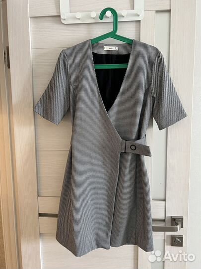 Платье на запахе mango