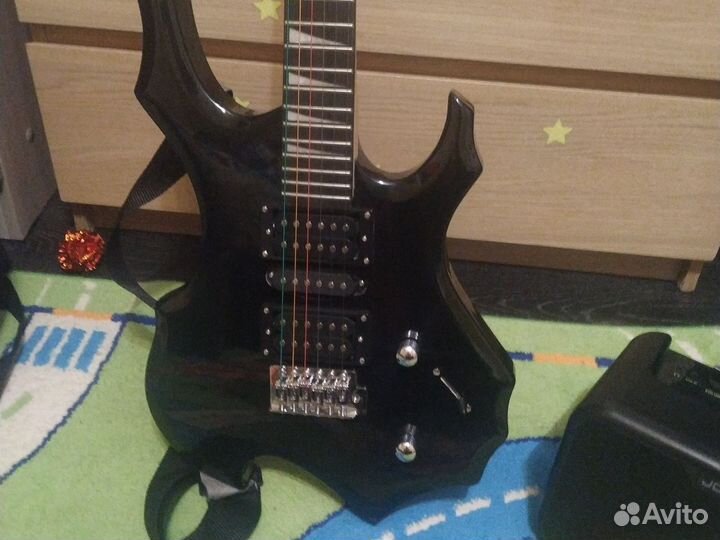 Набор электрогитара и комбоусилитель