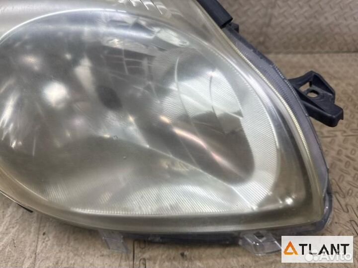 Фара передняя правая toyota vitz