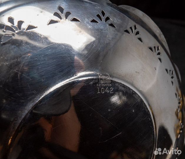 Посеребренное круглое блюдо Essay, Канада